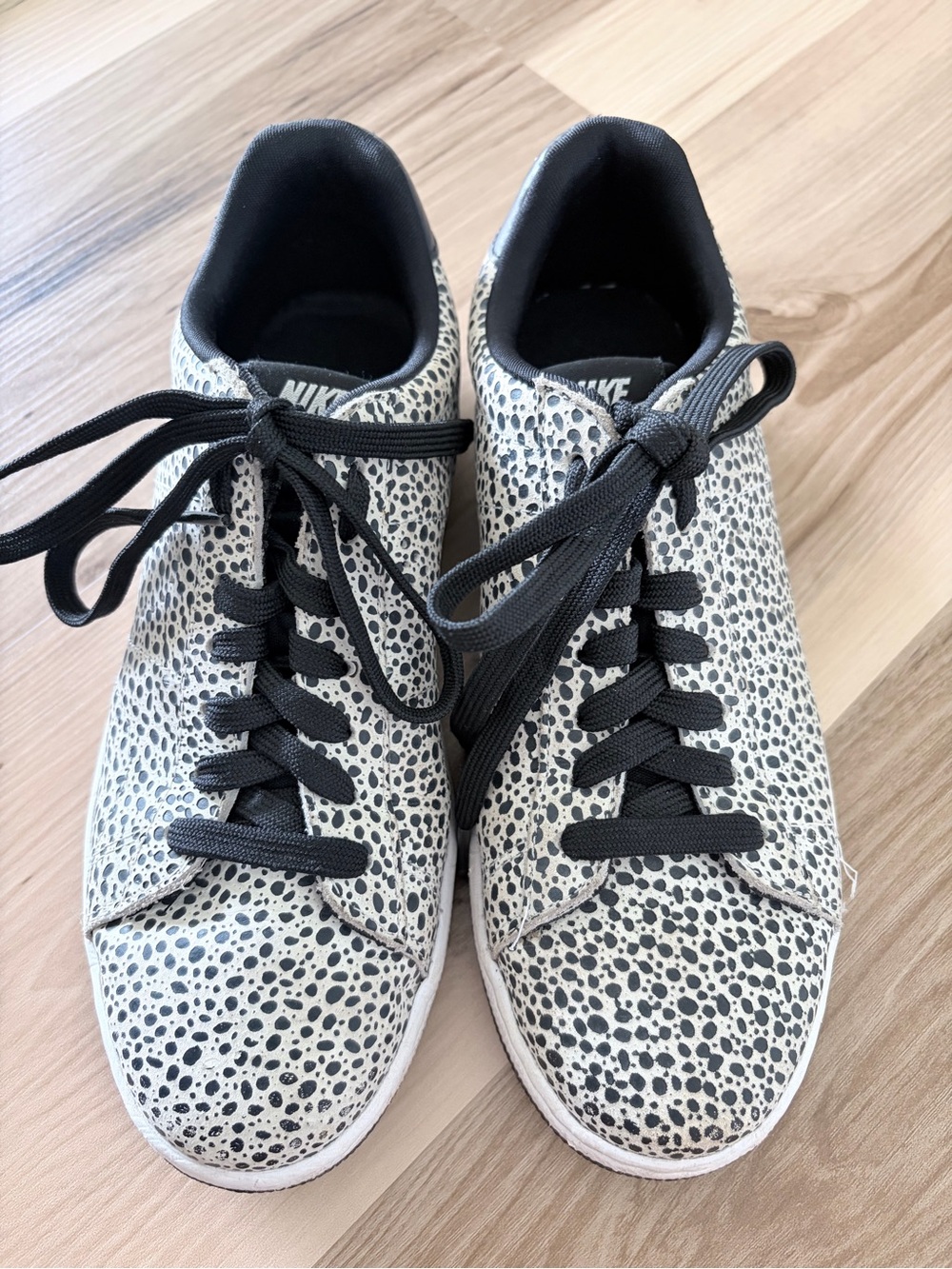 Nike size 6 sneakers polka dot